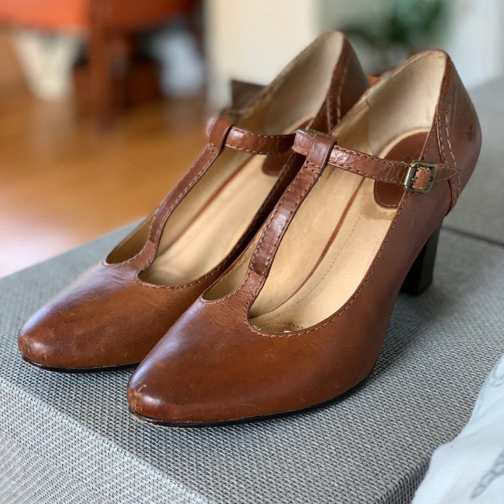 Frye brown leather T-strap Mary Jane pumps 8.5M